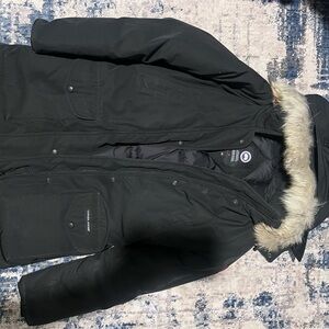 Canada goose 100% authentic.